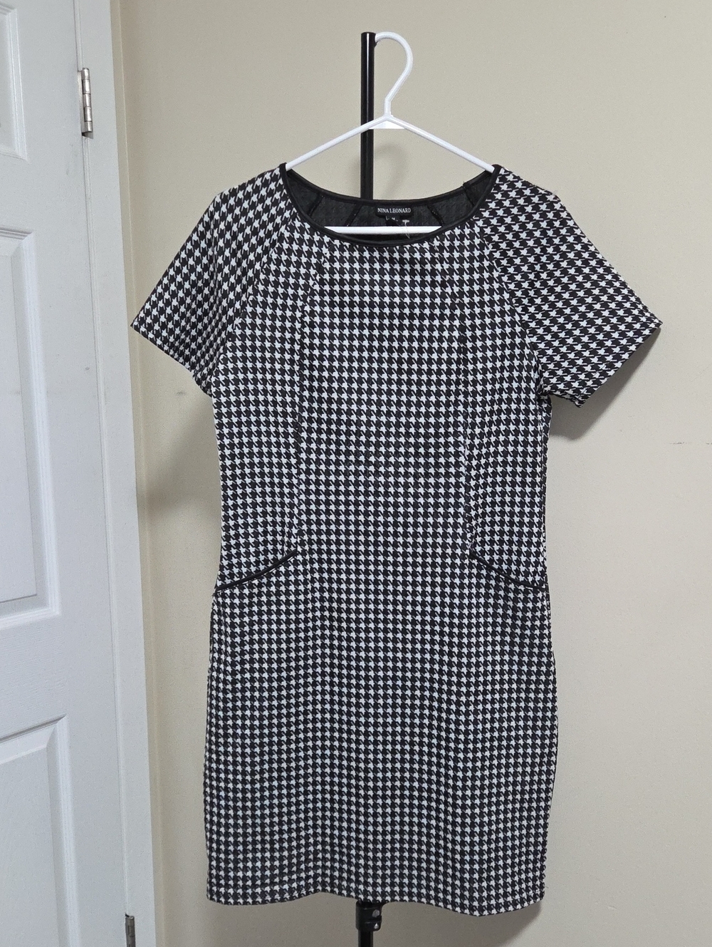 Nina Leonard Black & White Houndstooth Short Sleeve Shift Dress